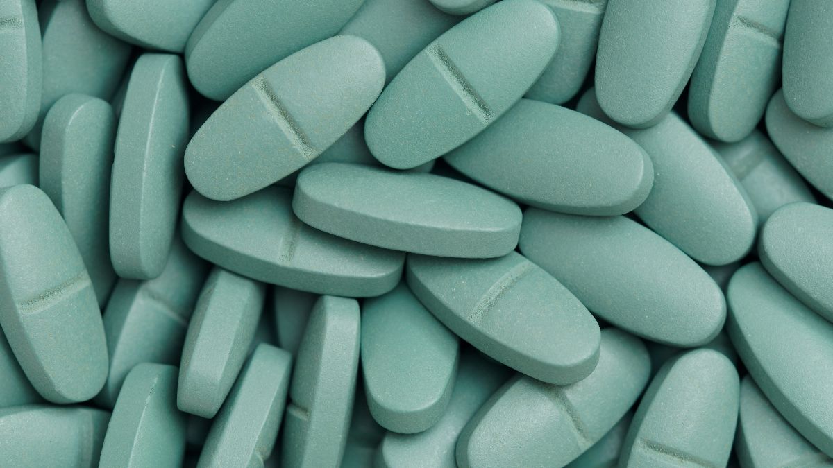 Tabletten als Symbol für Coenzym Q10, Ubiquinol, Ubiquinon und Nahrungsergänzung im Kinderwunsch