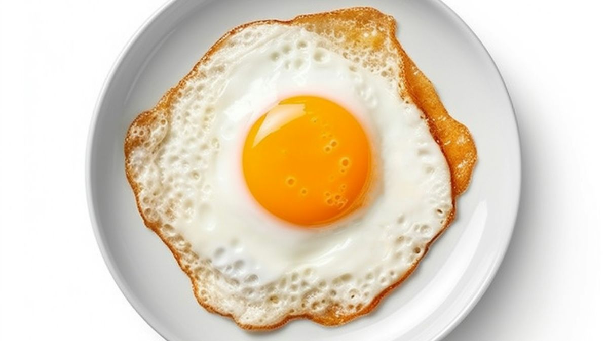 Frische Eier mit sichtbarem Eigelb – Cholin als wichtiger Nährstoff für die Eizellqualität beim Kinderwunsch